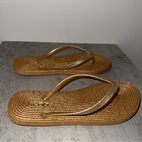 Aldo Sandals Size 7 (Do run a size smaller) - Picture 2 of 6